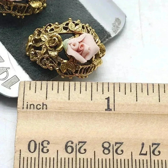 1928 Gold Filigree Hoop Earrings Pink Porcelain Flower Pierced Post - Picture 5 of 5
